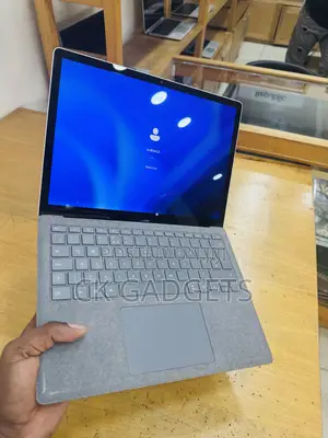 New Laptop Microsoft Surface Book 3 8GB Intel Core I7 SSD 256GB