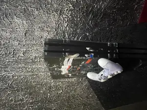 Ps4 Pro Console 1 Pad 4k Graphics Chipped 15 Games