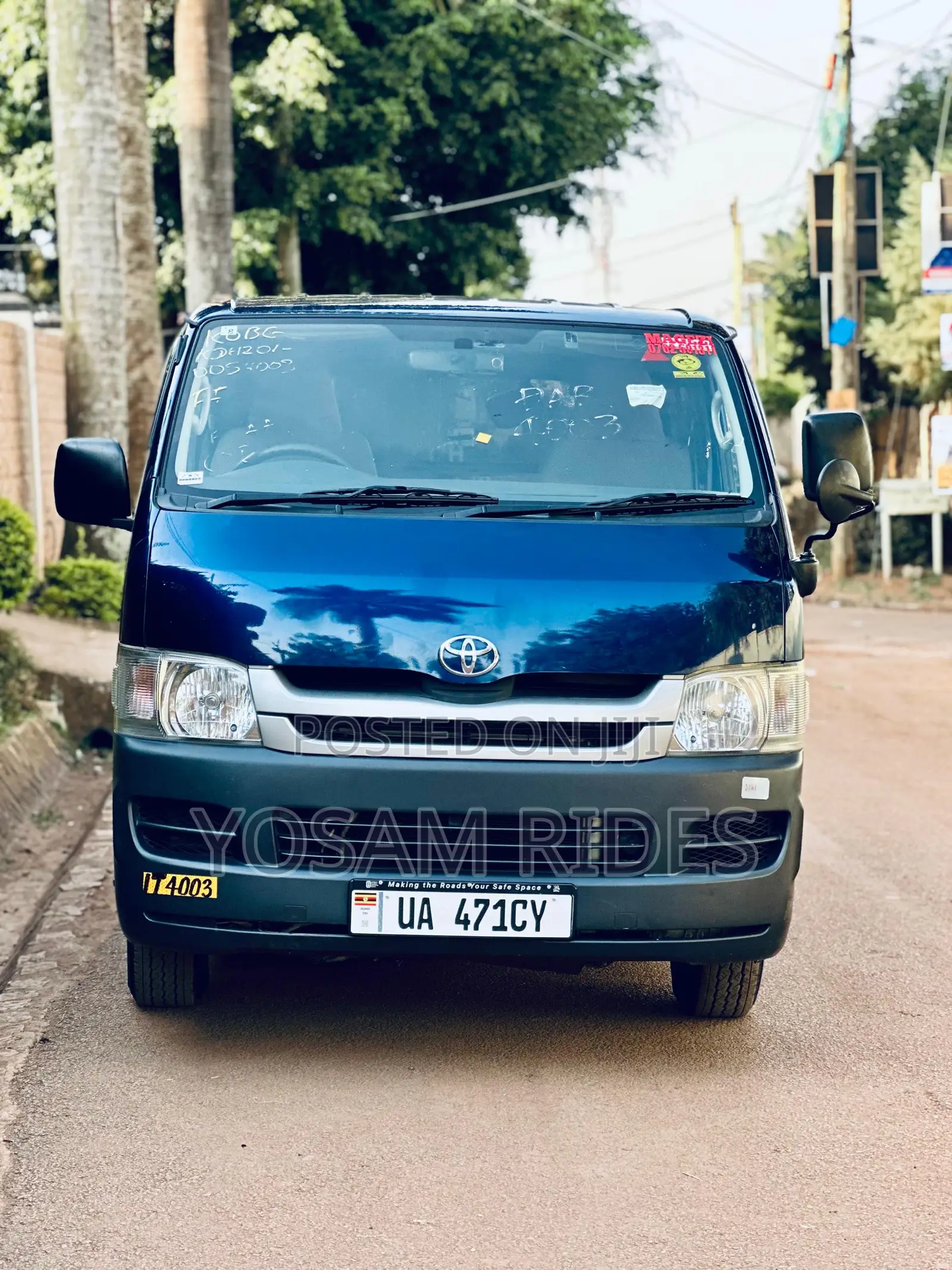 Toyota HiAce 2010 Blue