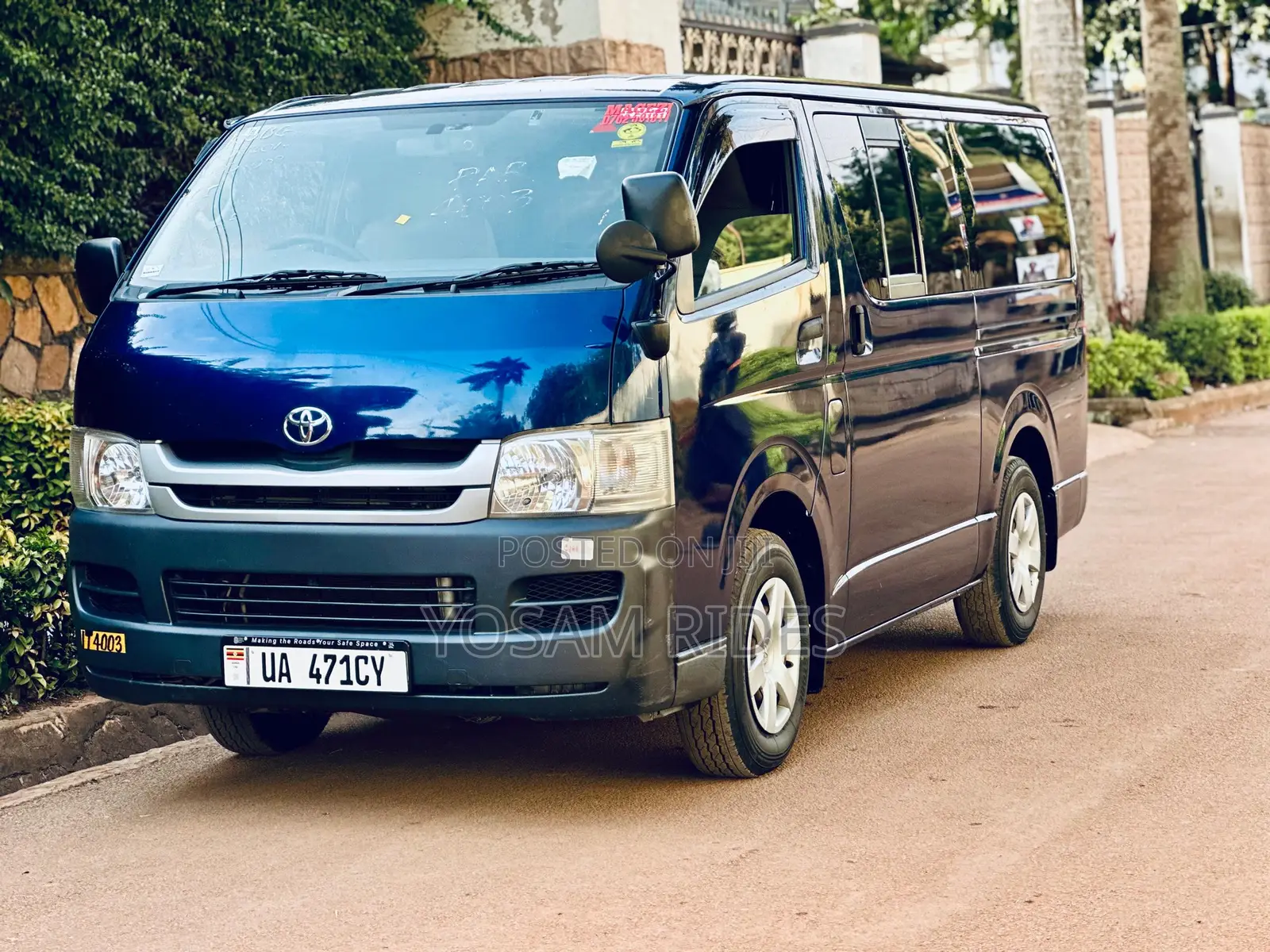 Toyota HiAce 2010 Blue