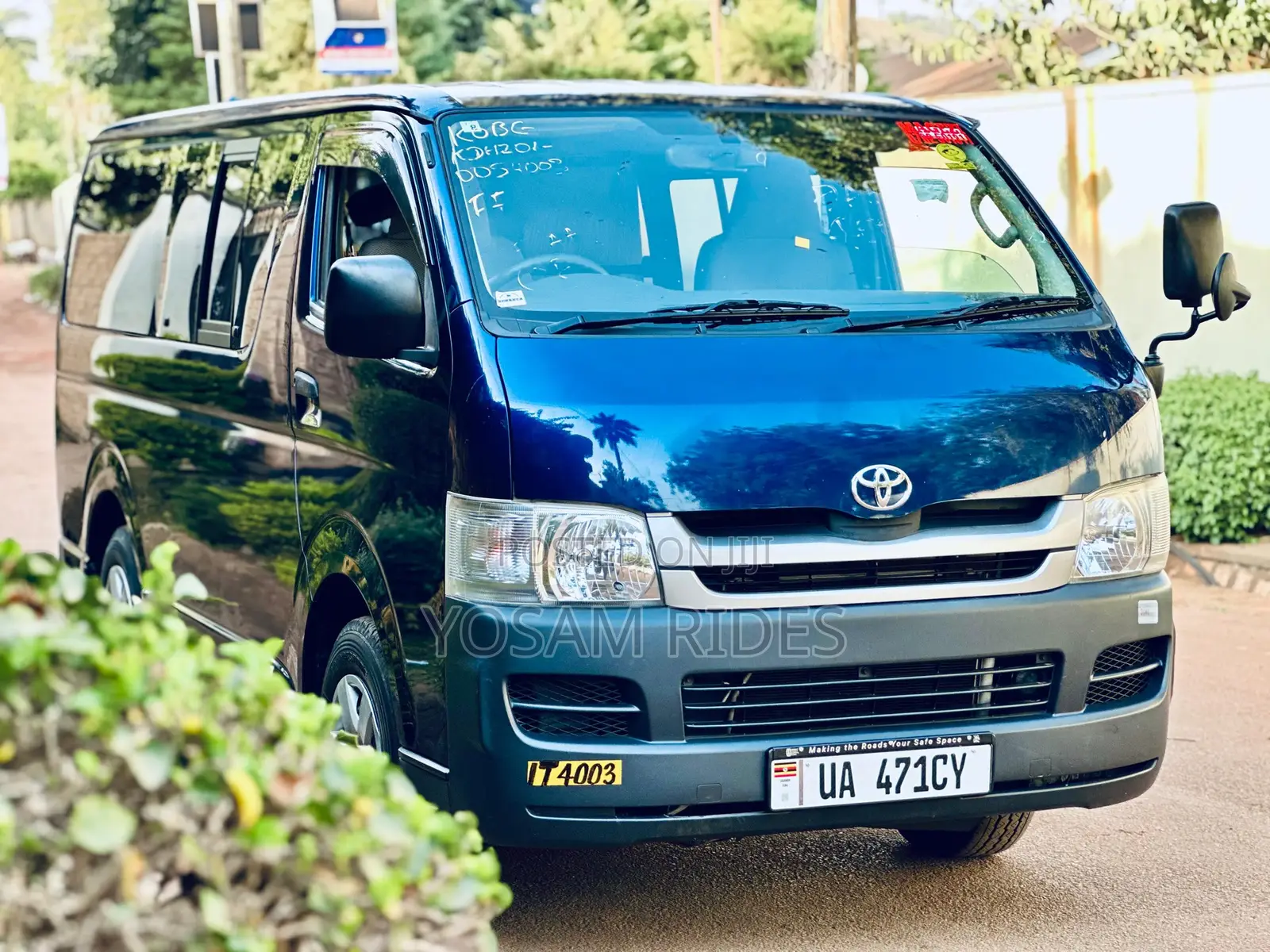 Toyota HiAce 2010 Blue