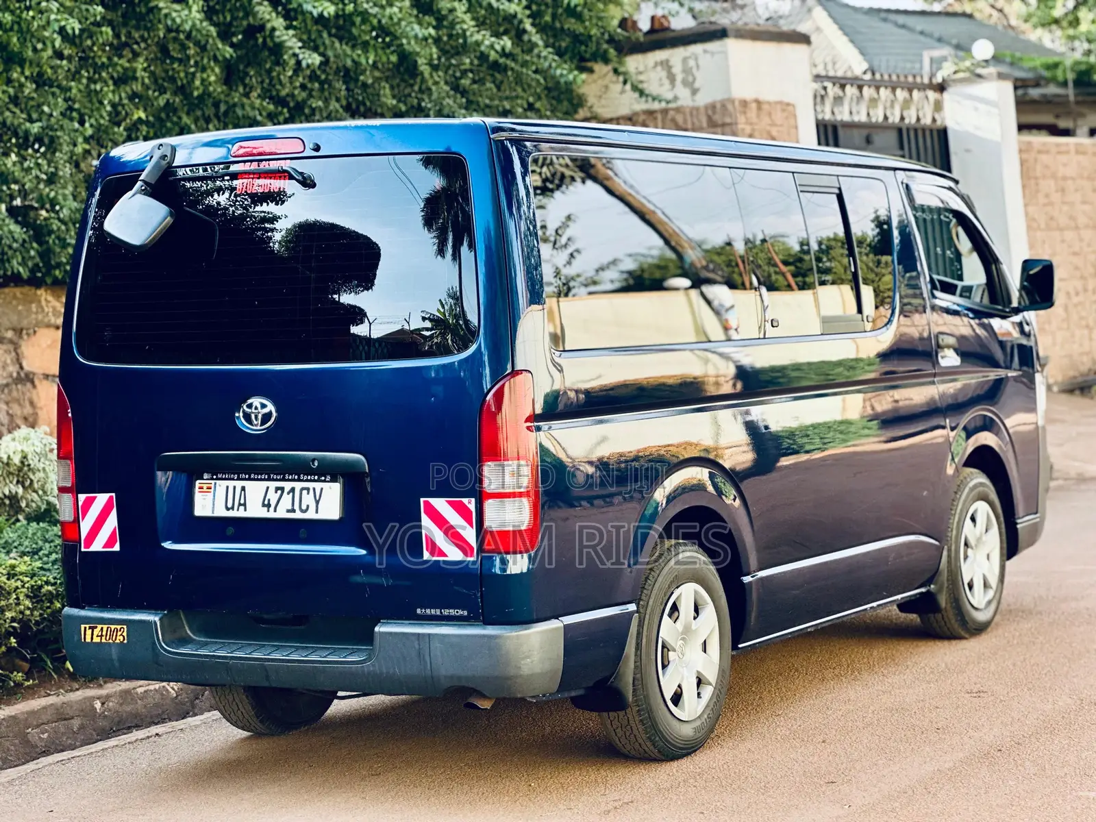 Toyota HiAce 2010 Blue
