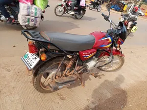 Bajaj Boxer 125 2022 Red