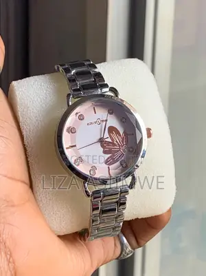Silver-Tone Women's Analog Watch With a Flower Pattern on the Dial