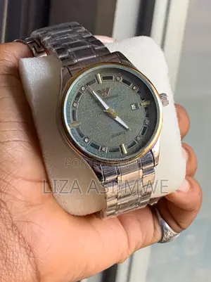 Men's Quartz Watch With a Stainless Steel Band and a Date Display