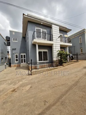 4bdrm Duplex in Kira Mamerito Road., Central Division for sale
