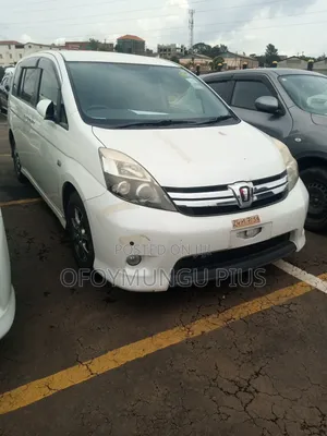 Toyota ISIS 1.8 Platana 2WD 2013 White