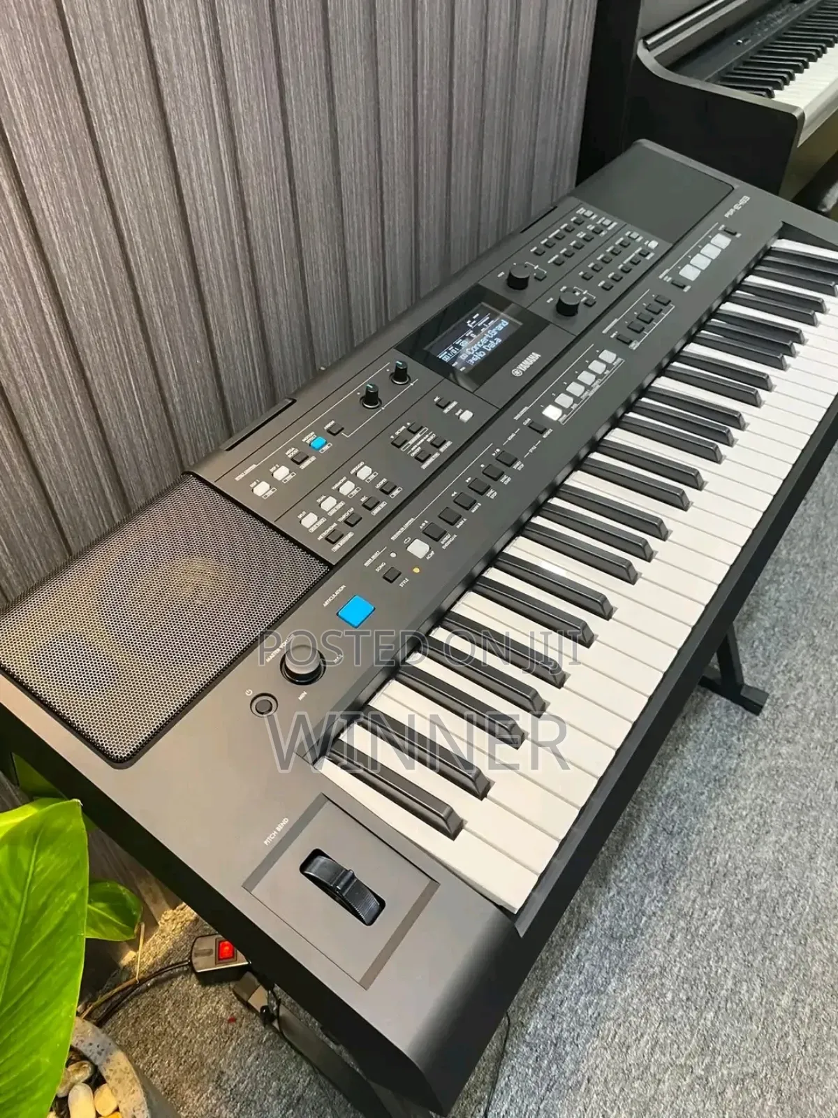 Yamaha Psr E483