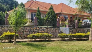7bdrm Bungalow in Kitala Ntebe Rd, Central Division for rent