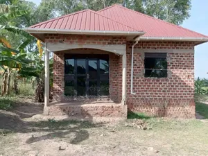 2bdrm House in Kakengerenge Town, Central Division for sale