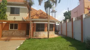6bdrm Mansion in Makindye for sale