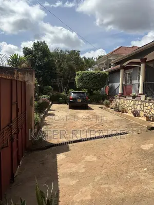 6bdrm House in Nsalo, Central Division for sale