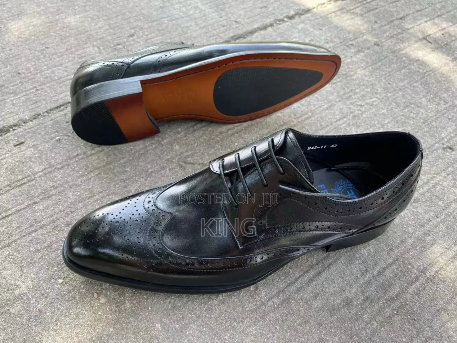 Closed Lace Leather Shoes.