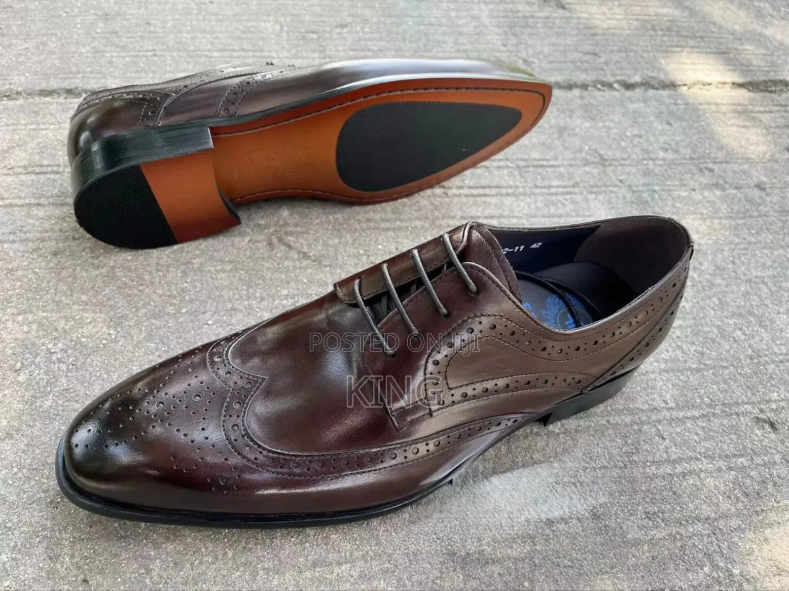 Closed Lace Leather Shoes.