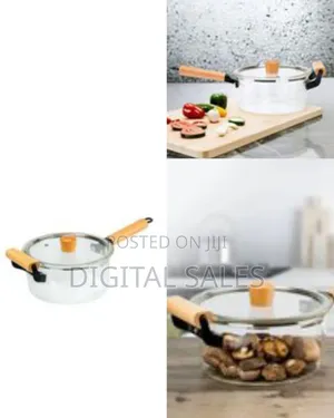 Heat-Resistant Clear Glass Saucepan With Natural Wooden Handles