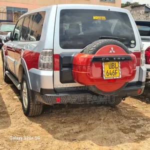 Mitsubishi Pajero 2010 Silver
