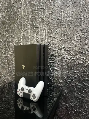 Ps4 Pro Console Chipped 18 Games 1 Pad White