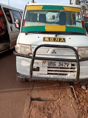 Mitsubishi Fuso 2006 White