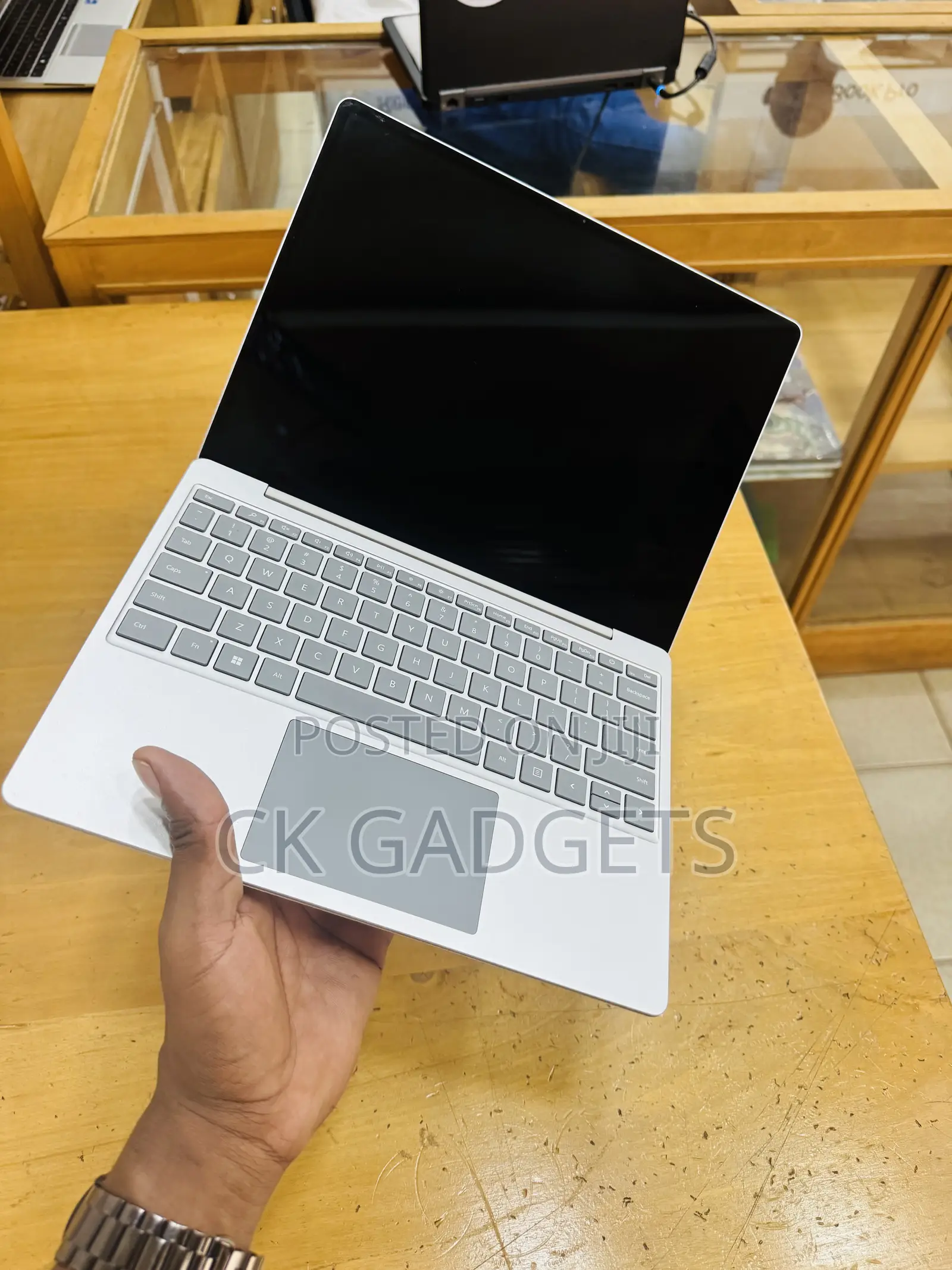 New Laptop Microsoft Surface Go 4 8GB Intel Core I5 SSD 256GB
