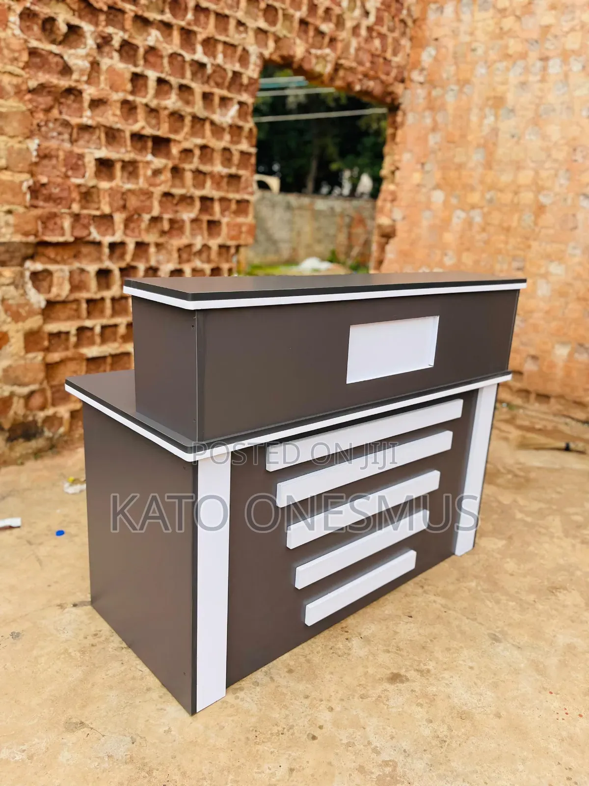 Recaption Desk