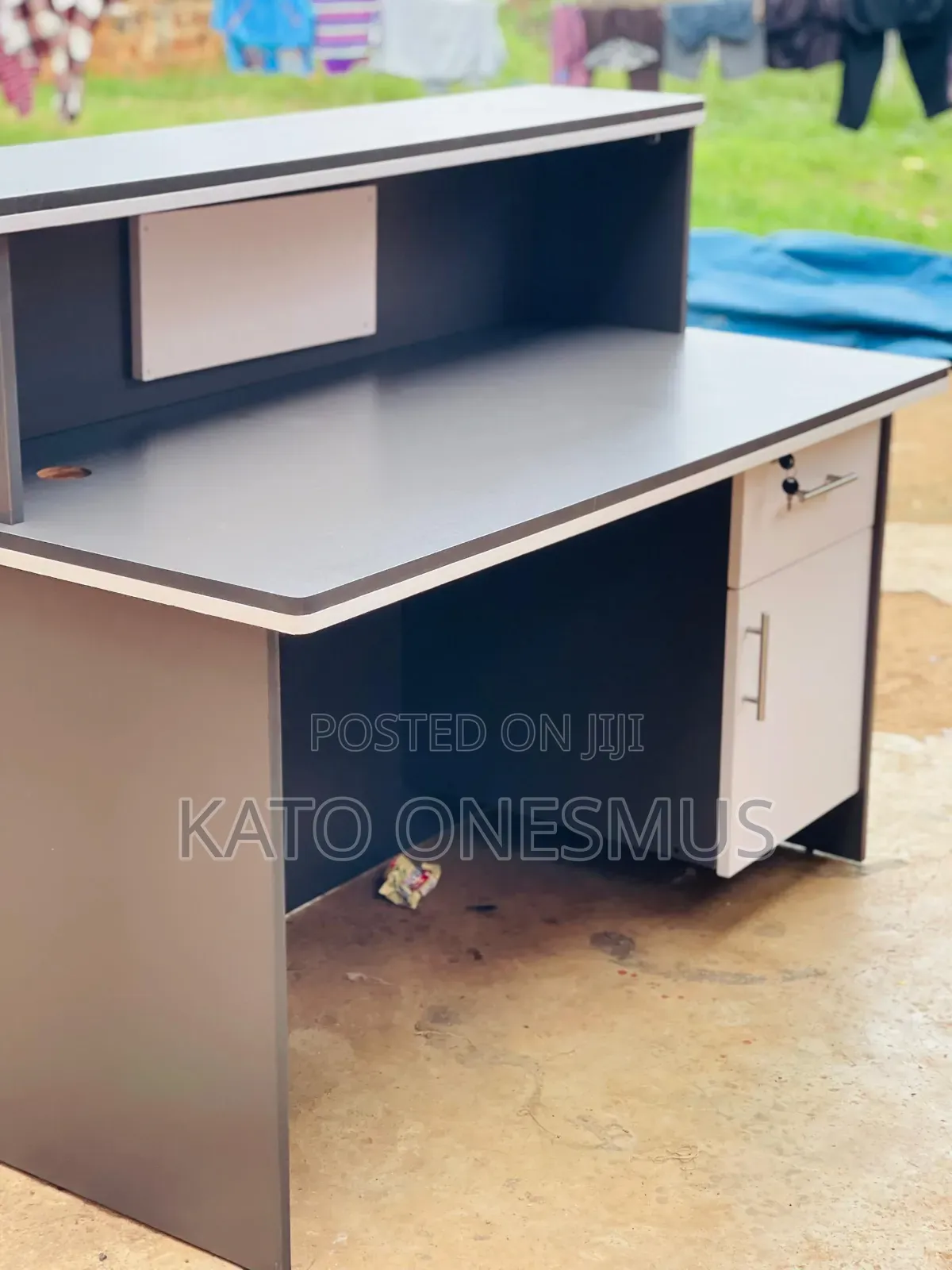 Recaption Desk