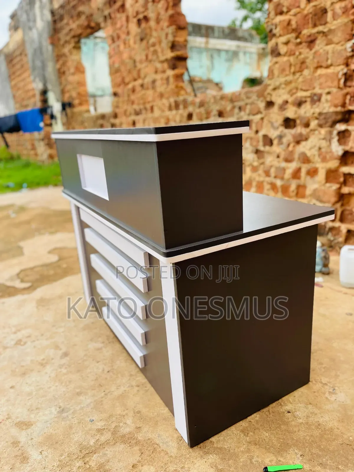 Recaption Desk