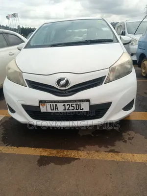 Toyota Vitz 2011 Pearl
