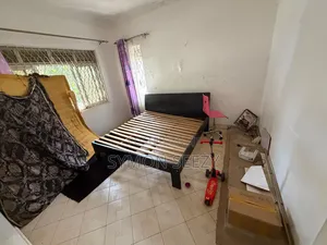 6*6 Wooden Bed