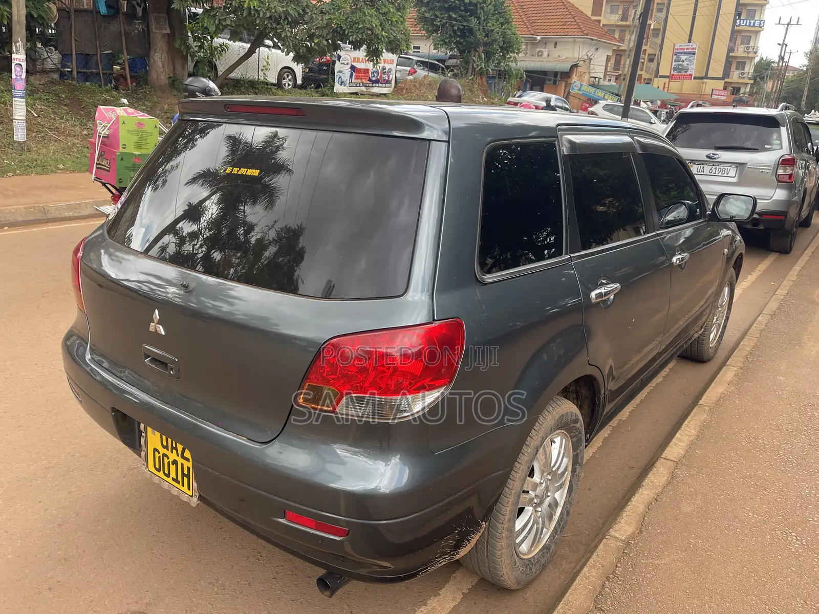 Mitsubishi Dion 2002 Gray