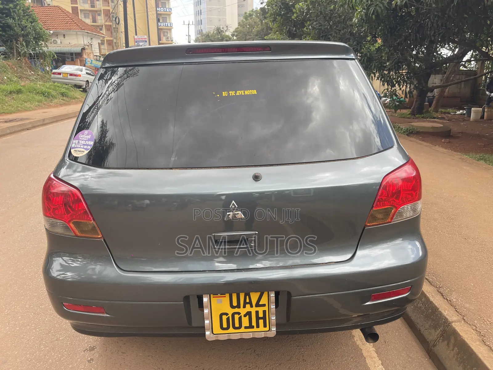 Mitsubishi Dion 2002 Gray