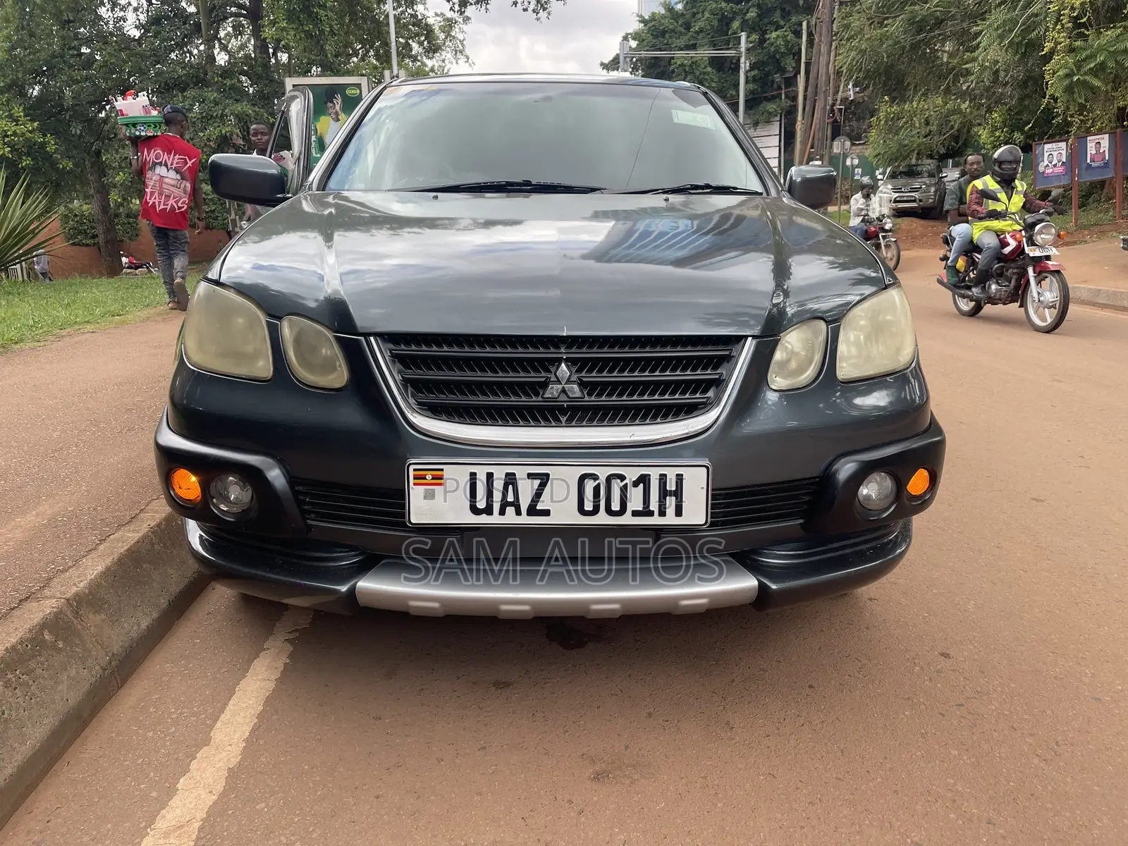 Mitsubishi Dion 2002 Gray