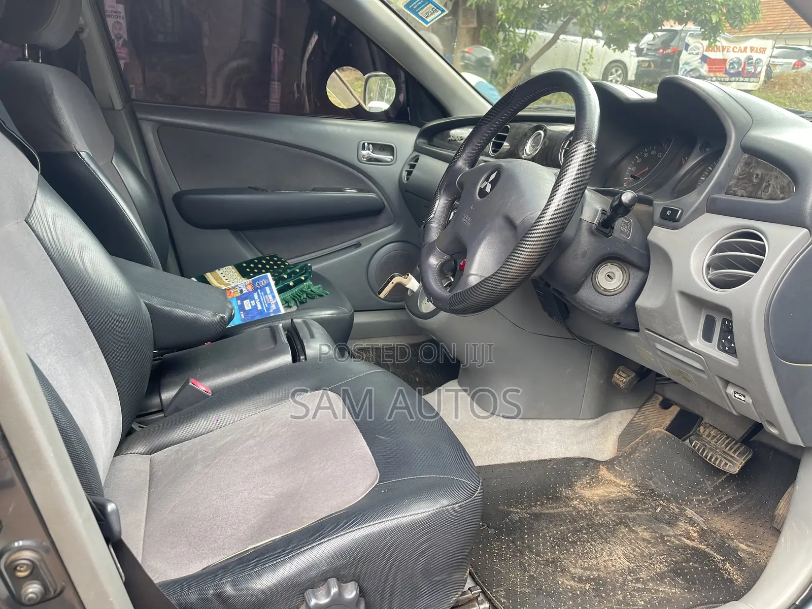 Mitsubishi Dion 2002 Gray
