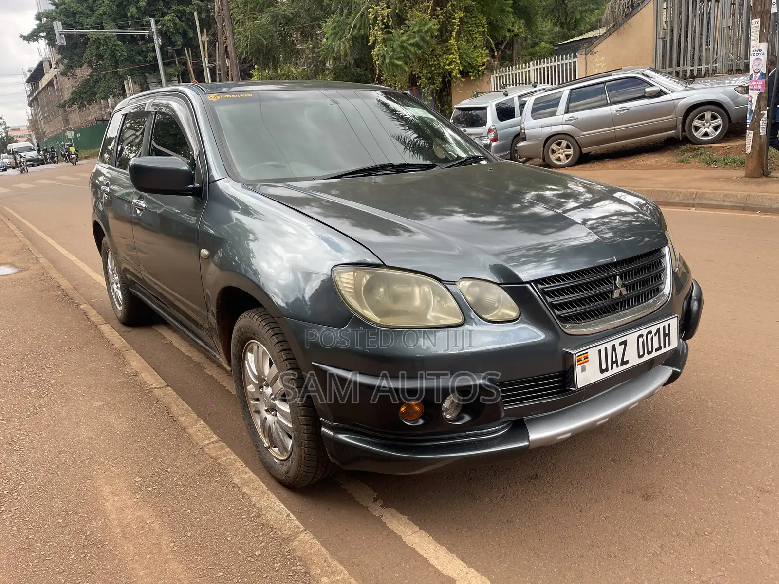 Mitsubishi Dion 2002 Gray