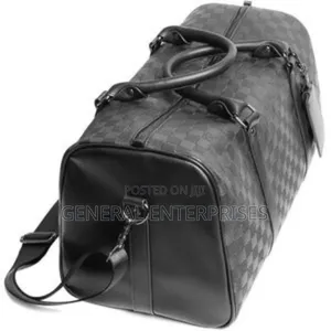 Black and Grey Checkered Pattern Duffel Bag Made of Pu Leather.
