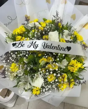 Flowners Valentines Day Package Gifts Green and Yellow With Gipso T4