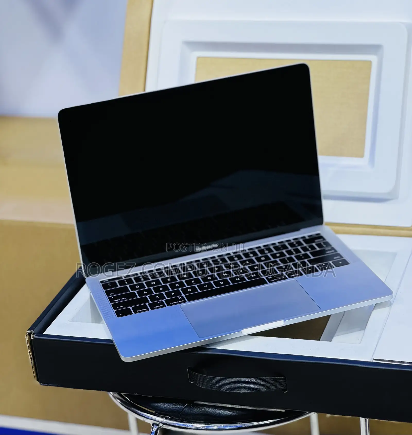 New Laptop Apple MacBook Pro 2016 8GB Intel Core I5 SSD 256GB