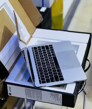 New Laptop Apple MacBook Pro 2016 8GB Intel Core I5 SSD 256GB