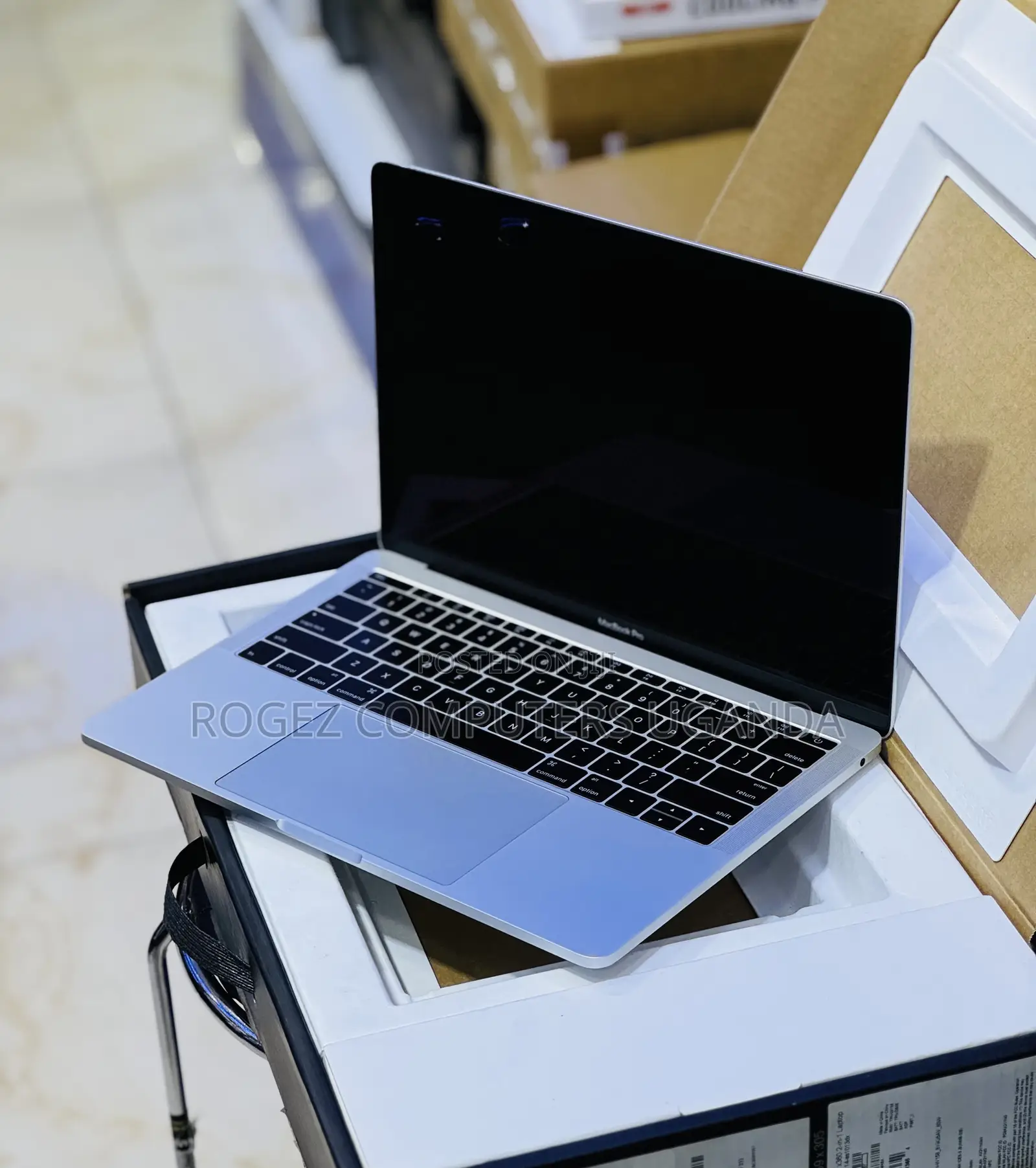 New Laptop Apple MacBook Pro 2016 8GB Intel Core I5 SSD 256GB
