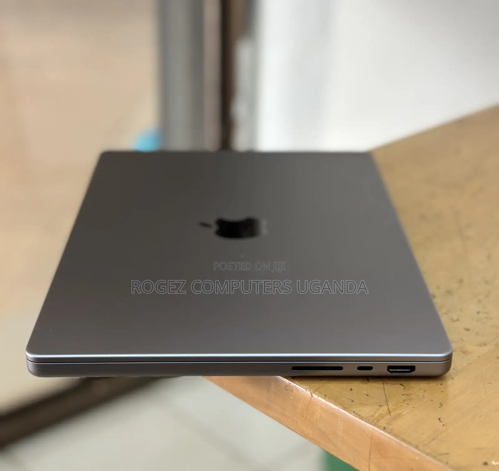 New Laptop Apple MacBook Pro 2020 M1 16GB Apple M1 Pro SSD 512GB