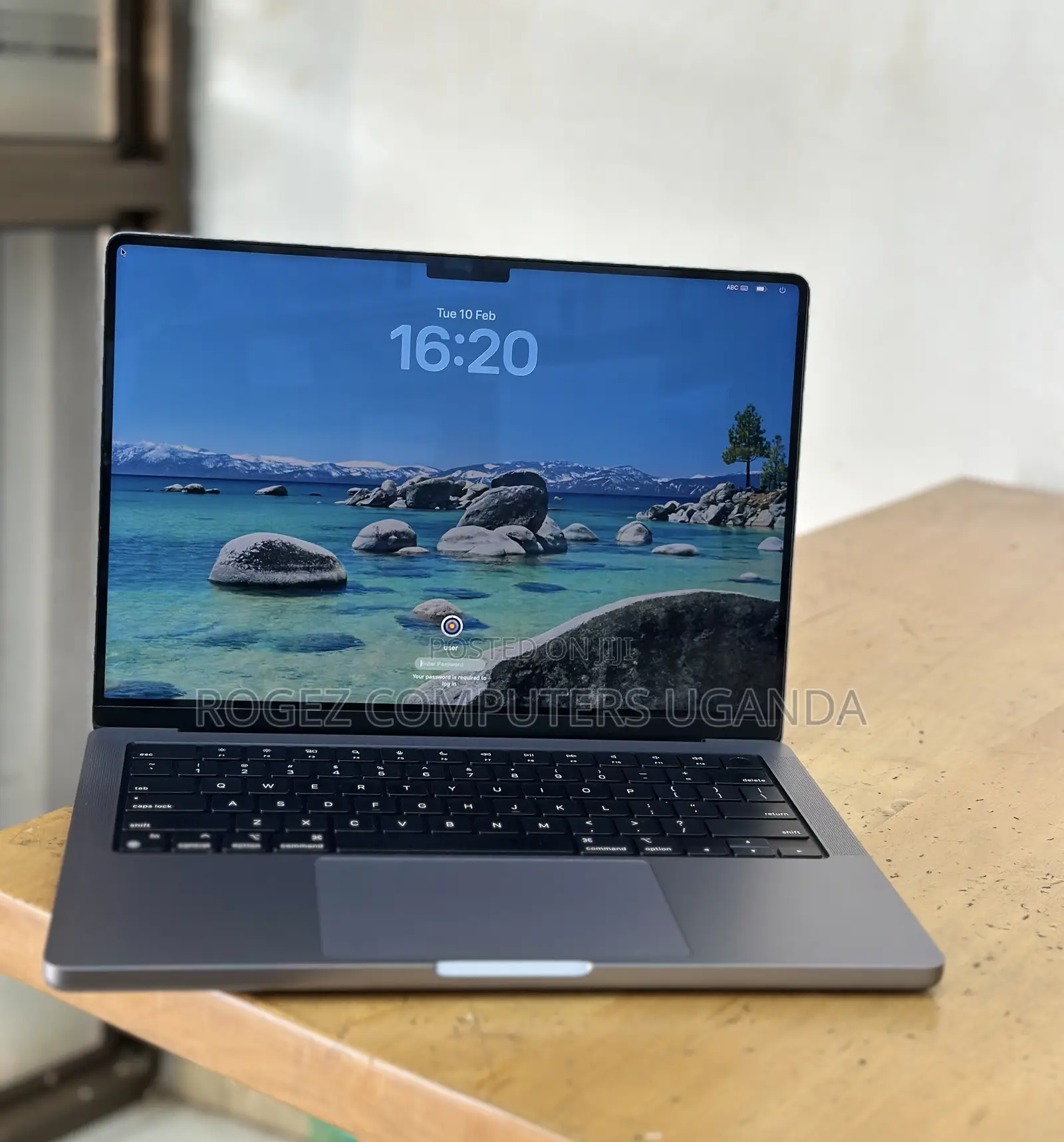 New Laptop Apple MacBook Pro 2020 M1 16GB Apple M1 Pro SSD 512GB