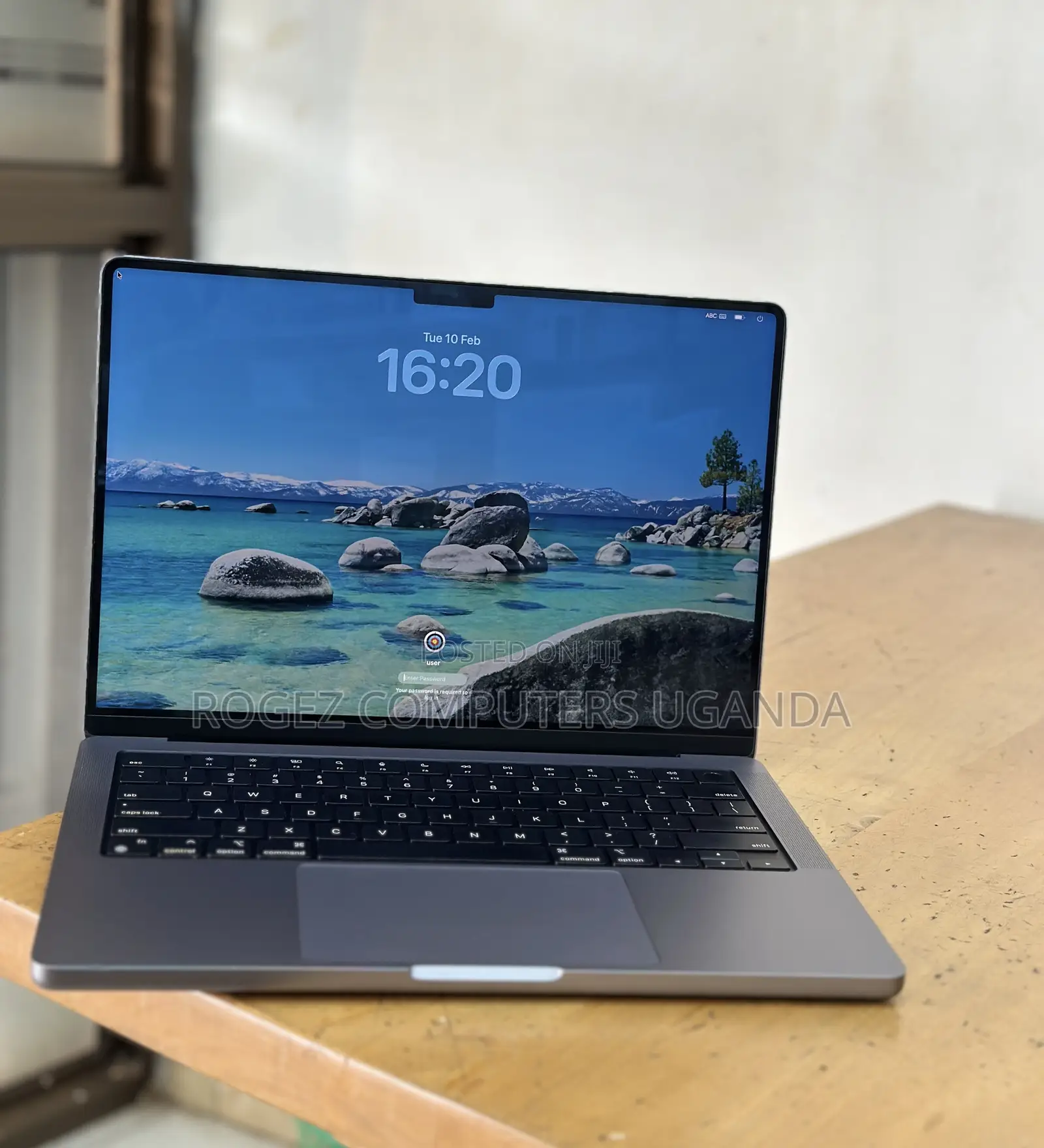 New Laptop Apple MacBook Pro 2020 M1 16GB Apple M1 Pro SSD 512GB