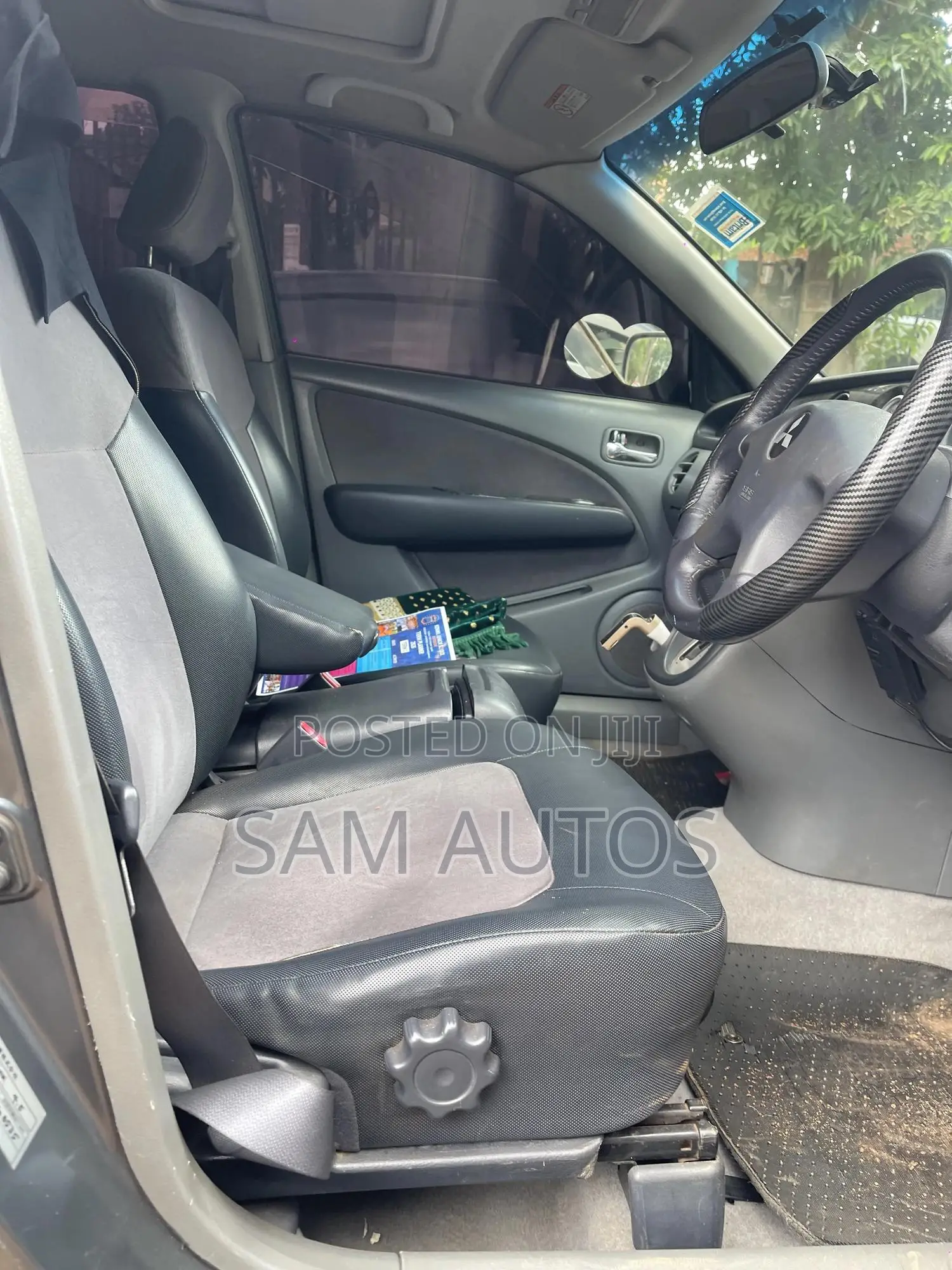 Mitsubishi Dion 2002 Gray