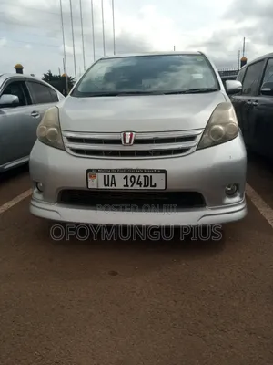 Toyota ISIS 2010 Silver