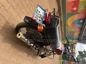 Bajaj Boxer 100 2021 Red
