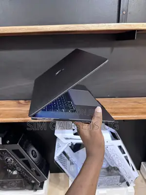 Laptop Apple MacBook Pro 2019 16GB Intel Core I9 SSD 512GB