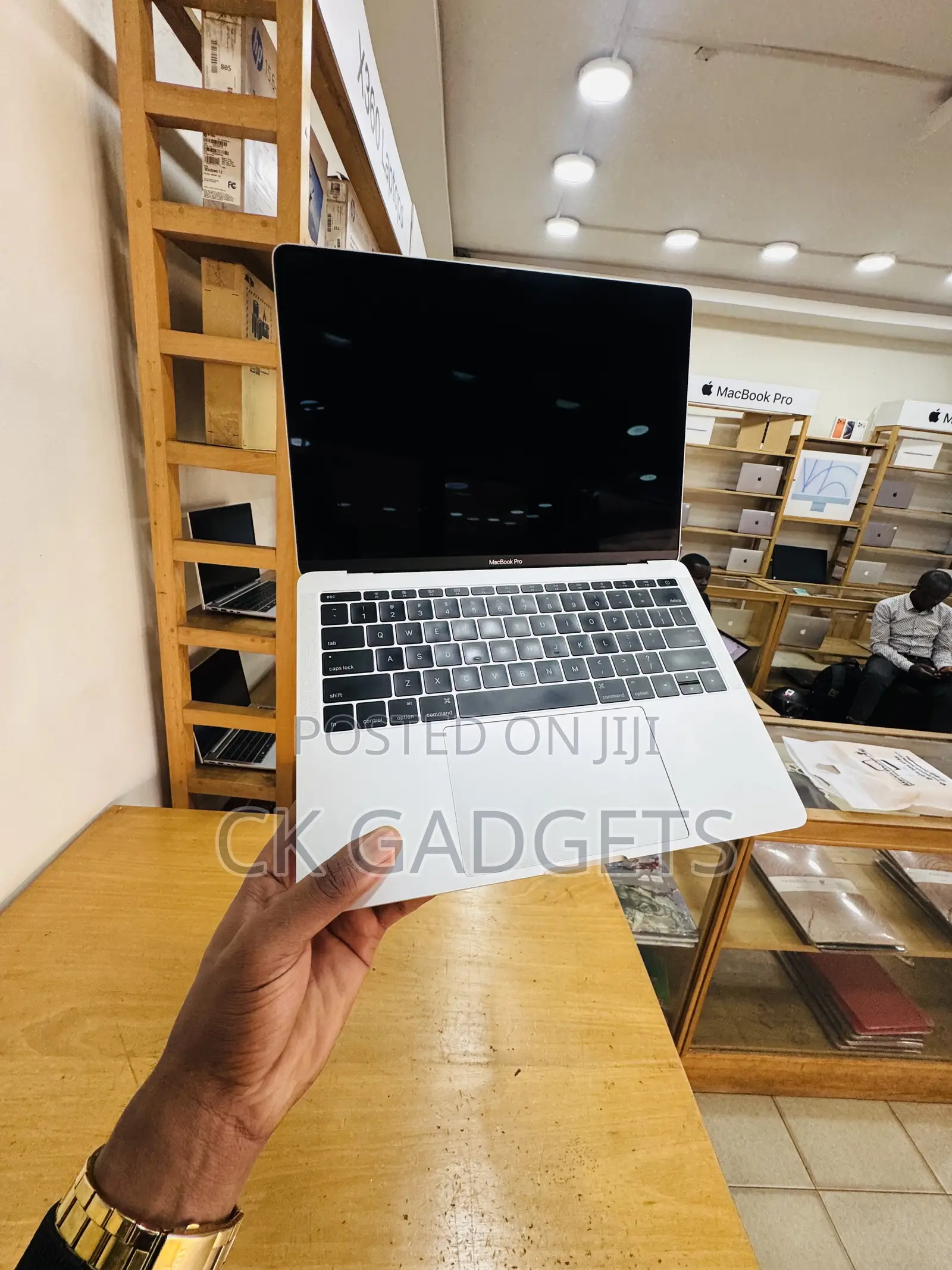 Laptop Apple MacBook Pro 2017 8GB Intel Core I5 SSD 256GB