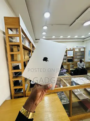 Laptop Apple MacBook Pro 2017 8GB Intel Core I5 SSD 256GB