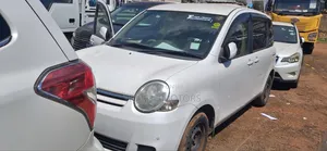 Toyota Sienta 2012 Off white