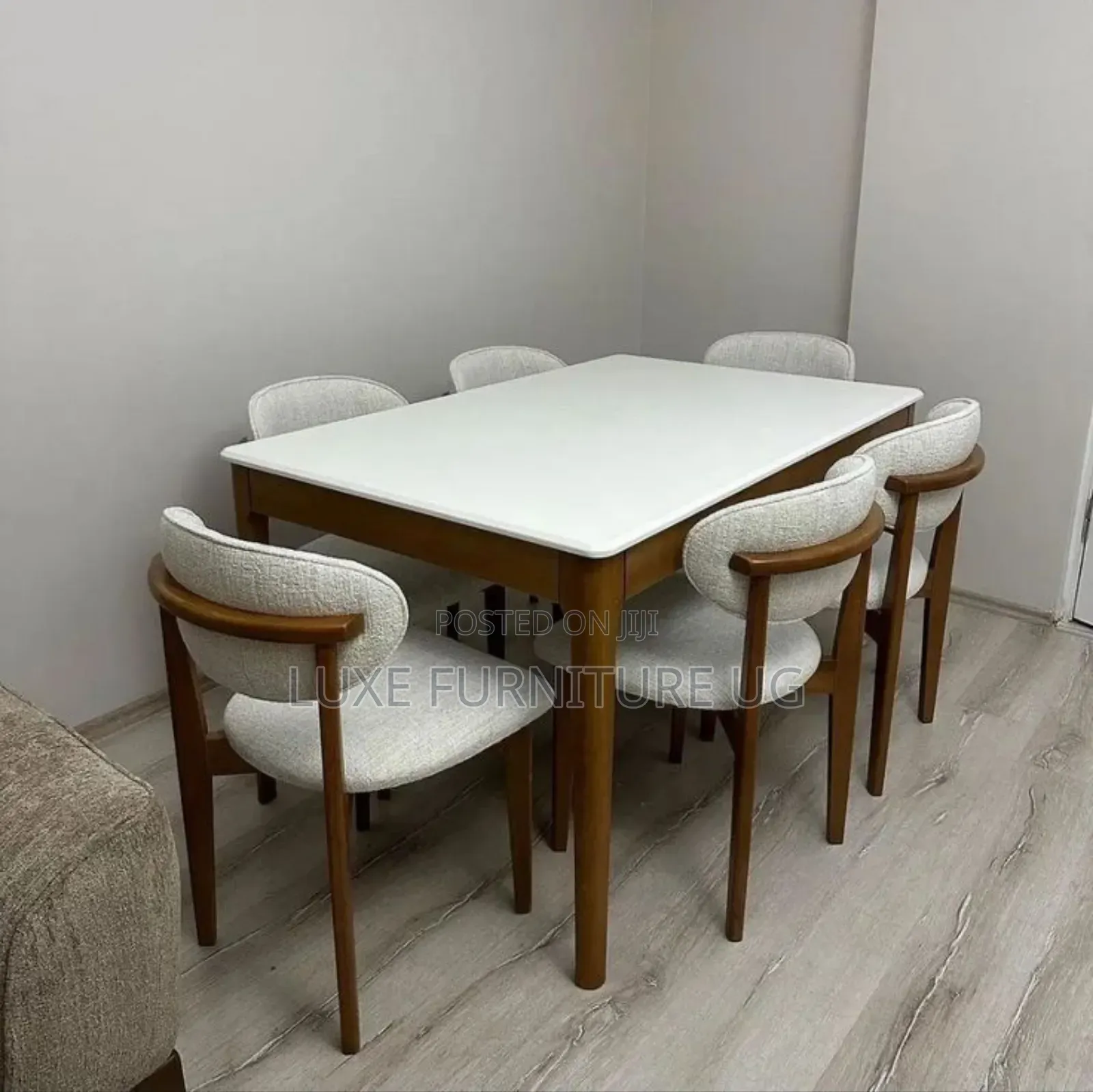Classy 6 Seater Dinning Table/New Design