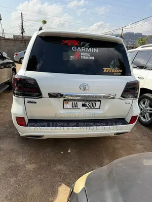 Toyota Land Cruiser 2015 White